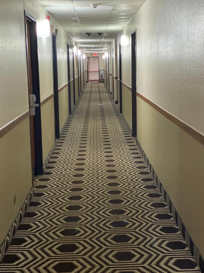 Super 8 By Wyndham Dixon Motel Eksteriør bilde